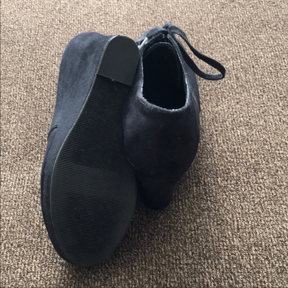 NWOB Black Poppy Heel Boots Excellent Condition. Size 6 - Picture 4 of 5